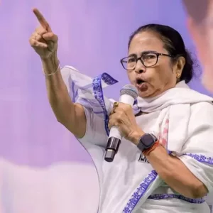 দলের ভাঙন আটকাতে তীব্র চেষ্টায় মমতা, ইন্ডিয়া জোটের সঙ্গে সম্পর্ক ঘনিষ্ঠ করার কৌশল