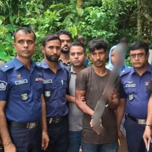 পিরোজপুরে ডোবা থেকে শটগান উদ্ধার, যুবক আটক