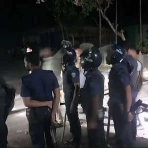 নোয়াখালীতে বিএনপি ও আওয়ামী লীগের রক্তক্ষয়ী সংঘর্ষ: কার্যালয় ও মোটরসাইকেলে আগুন