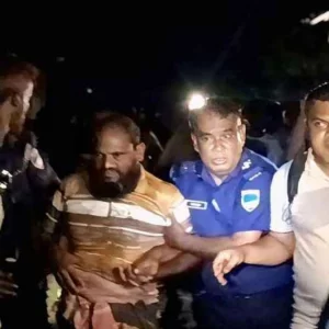 ৮ বছরের শিশুকে ধর্ষণের অভিযোগ: গ্রাম্য চিকিৎসককে পিটুনি দিয়ে পুলিশে দিল জনতা