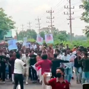এবার ঢাকা-চট্টগ্রাম মহাসড়কে ছাত্রলীগের মিছিল