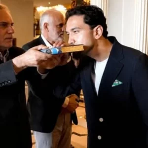 কোরআন শরিফে চুমু দিয়ে বিশ্বকাপ খেলতে গেলেন ইরানের ফুটবলাররা