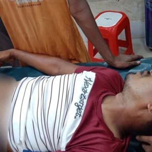 অটোরিকশায় এসে প্রকাশ্যে যুবককে এলোপাতাড়ি গুলি