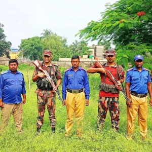 পাঁচবিবি সীমান্তে যৌথ নজরদারিতে বিজিবি ও গ্রাম পুলিশ