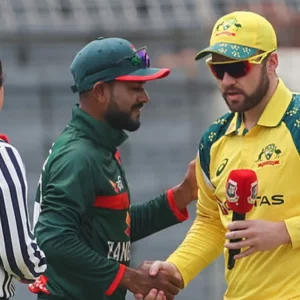 টসে জিতে ব্যাটিংয়ে অস্ট্রেলিয়া, একাদশে ফিরলেন সৌম্য