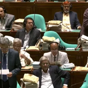 ত্রয়োদশ সংসদের প্রস্তাবিত বাজেট উত্থাপন করছেন অর্থমন্ত্রী
