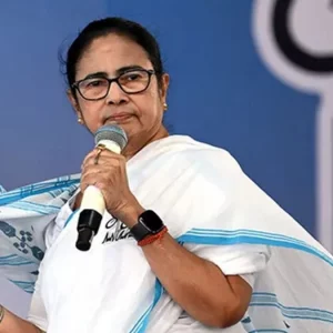 মমতার বিরুদ্ধে জোট করেছেন সায়নী ঘোষসহ ১৯ তৃণমূল এমপি