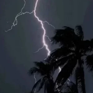দেশের ১৩ অঞ্চলে রাত ১টার মধ্যে ঝড়ের আভাস