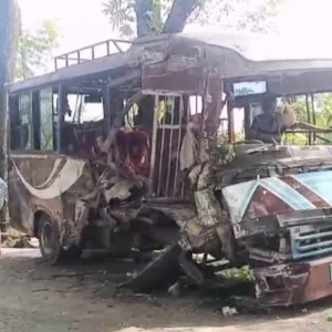ঢাকা-বরিশাল মহাসড়কে দুই বাসের মুখোমুখি সংঘর্ষ, আহত ২০