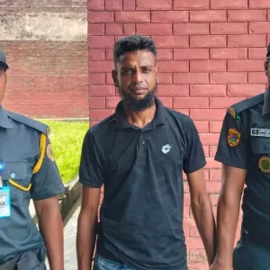 স্ত্রীকে দেখতে গাঁজা নিয়ে কারাগারে প্রবেশের চেষ্টা, স্বামী আ