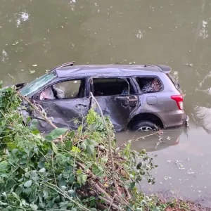 সংঘর্ষের পর পুকুরে প্রাইভেটকার— শিশু নিহত, আহত ৫