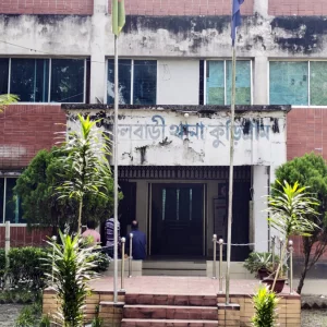 বাবার সঙ্গে গাঁজা আনতে এসে ১৪ বছরের কিশোরী আটক