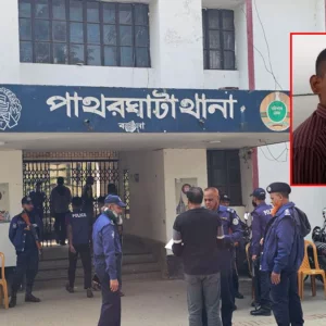 ঘরে ঘুমাতে গেলেন রাতে, সকালে রাস্তার পাশে মিললো রক্তাক্ত মরদেহ