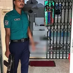 খুলনায় নামাজের সময় মসজিদে ঢুকে গুলি, আহত ২