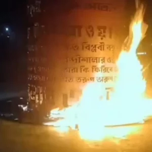 নোয়াখালীতে জুলাই স্মৃতিস্তম্ভে আগুন