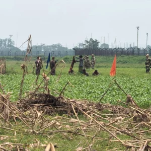 রৌমারী সীমান্তে নারী-শিশুসহ ৬ জনকে পুশইনের চেষ্টা, সতর্ক অবস্থানে বিজিবি