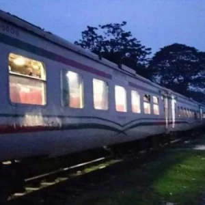 বিজয় এক্সপ্রেসের ইঞ্জিনে আগুন, চট্টগ্রাম-ময়মনসিংহ রুটে ট্রেন চলাচল বন্ধ