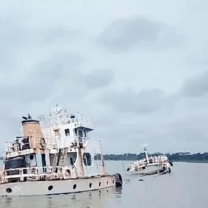 ডুবে থাকা জাহাজ থেকে নিখোঁজ যুবকের অর্ধগলিত মরদেহ উদ্ধার