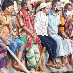বাজেটে নিম্ন ও মধ্যবিত্ত জনগোষ্ঠীর ওপর চাপ কমার স্পষ্ট ইঙ্গিত নেই