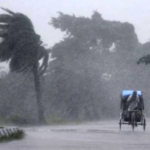 দেশের ১৫ অঞ্চলে ঝড়-বৃষ্টির আভাস, নদীবন্দরে সতর্কতা