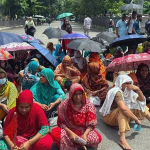 মহাখালী-তেজগাঁও সড়ক অবরোধ, যান চলাচল বন্ধ