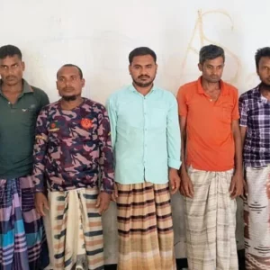 চাঁপাইনবাবগঞ্জ সীমান্তে বিএসএফের পুশ ইনের চেষ্টা, সহায়তার অভিযোগে আটক ৭ বাংলাদেশি