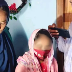 তরকারি পুড়ে যাওয়ায় গৃহকর্মীকে গরম কড়াইয়ের ছ্যাঁকা, থানা হেফাজতে পুলিশ দম্পতি