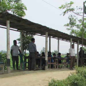 যমুনার ভাঙনে বিলীন স্কুল, সড়কের পাশে টিনশেডে চলছে পাঠদান