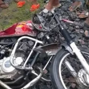 চুয়াডাঙ্গায় ট্রেনের ধাক্কায় নিহত দুই মোটরসাইকেল আরোহী