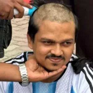 এবার ব্রাজিল সমর্থকদের চাপে মাথা ন্যাড়া করলেন আর্জেন্টিনার ভক্ত