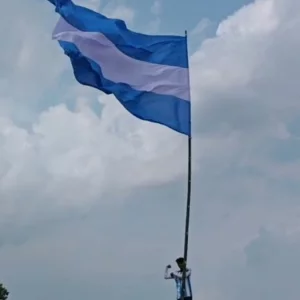 আর্জেন্টিনার পতাকা চুরি: ফিরে পেতে পুরষ্কার ঘোষণা, থানায় অভিযোগ