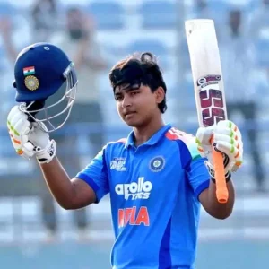 মাত্র ১৫ বছর বয়সে দ্রুততম ফিফটির বিশ্বরেকর্ড গড়লেন বৈভব সূর্যবংশী