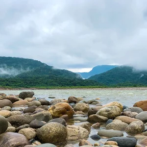 পাহাড়ি ঢল ও টানা বৃষ্টিতে সাময়িকভাবে বন্ধ সাদাপাথর পর্যটনকেন্দ্র