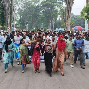 ছাত্রলীগ ধরিয়ে দিলে ১০ হাজার টাকা পুরস্কার ঘোষণা রাবি ছাত্রদলের