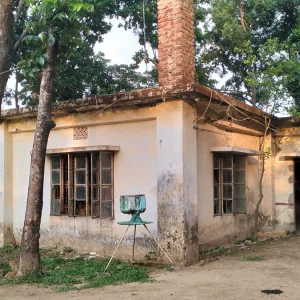 ঝুঁকিপূর্ণ ভবনে চলছে পুলিশ ফাঁড়ির কার্যক্রম, দুর্ঘটনার আশঙ্কা