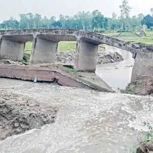 বগুড়ার ধুনটে ধসে পড়লো কালভার্ট, যোগাযোগ বিচ্ছিন্ন
