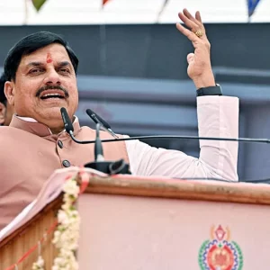 দুই বছরে স্বল্পমূল্যে ১৬৮ একর জমি কেনে মধ্যপ্রদেশের মুখ্যমন্ত্রীর পরিবার, রাজ্যজুড়ে তোলপাড়