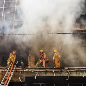 ভারতে বাণিজ্যিক ভবনে অগ্নিকাণ্ডে ১২ শিশুসহ ১৪ জনের প্রাণহানি