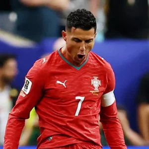 উজবেকিস্তানের জালে বল পাঠিয়ে মহাকাব্যিক রেকর্ড রোনালদোর 
