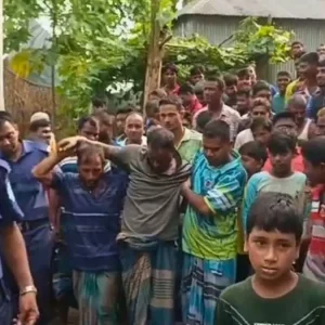প্রবাসীর স্ত্রীকে ধর্ষণচেষ্টার অভিযোগে ইউপি সদস্য ও যুবলীগ নেতাকে গণপিটুনি