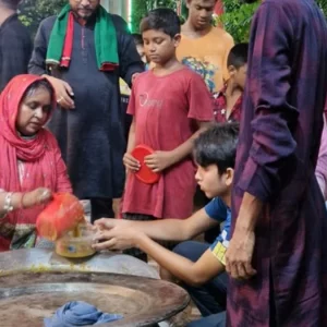 মহররম উপলক্ষে আইভীর বাড়িতে নেওয়াজ বিতরণ