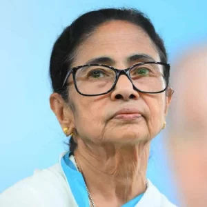 এবার দলীয় প্রতীক হারানোর ঝুঁকিতে মমতার তৃণমূল
