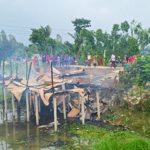 গাইবান্ধায় শিশু ধর্ষণের অভিযোগে রেস্তোরায় আগুন দিলো বিক্ষুব্ধ জনতা