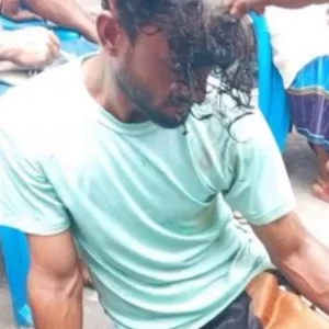 ধর্ষণের অভিযোগে যুবককে গণধোলাই ও মাথা ন্যাড়া করে পুলিশে দিলেন এলাকাবাসী