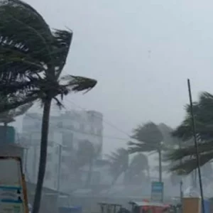দুপুরেরর মধ্যে ১৬ জেলায় ঝড়ের আশঙ্কা