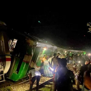 ৭ ঘণ্টা পরও স্বাভাবিক হয়নি ময়মনসিংহ-চট্টগ্রাম রুটে ট্রেন চলাচল