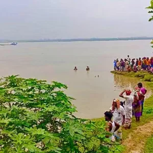 যমুনায় ভেসে যাওয়া দুই শিক্ষার্থীর মরদেহ তোলা হলো জাল টেনে