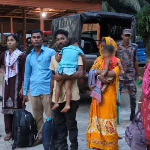 শেরপুর সীমান্তে অবৈধভাবে ভারতে যাওয়ার চেষ্টায় নারী-শিশুসহ আটক ৯