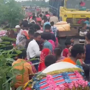 সড়কের পাশে ময়লার স্তূপে পড়েছিল যুবকের মরদেহ