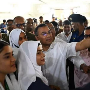 সংসদ ভবন ঘুরে দেখলেন মনোহরগঞ্জের অর্ধশতাধিক শিক্ষার্থী, মিলল প্রধানমন্ত্রীর সাক্ষাৎ    